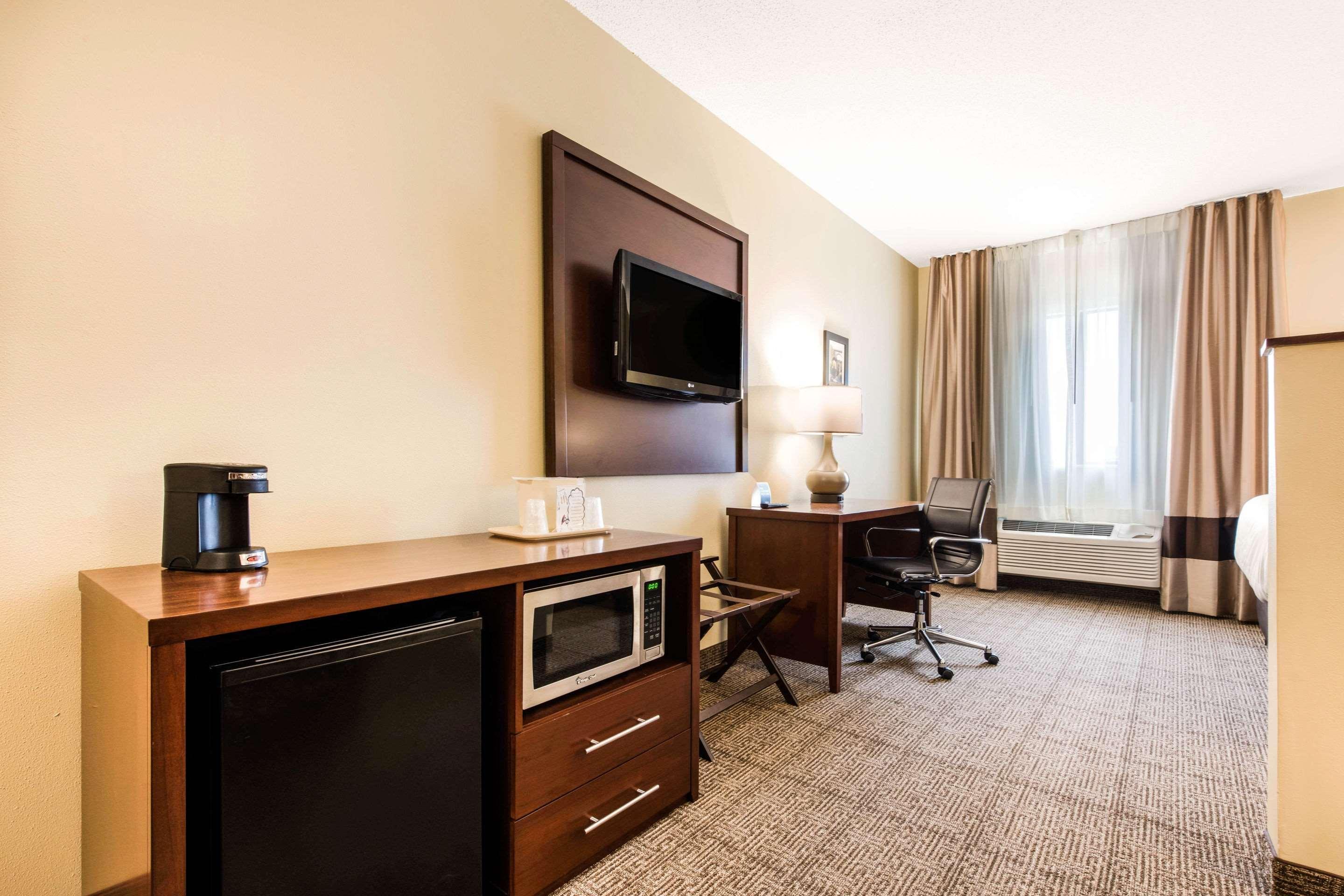 Comfort Inn & Suites Streetsboro - Kent Экстерьер фото