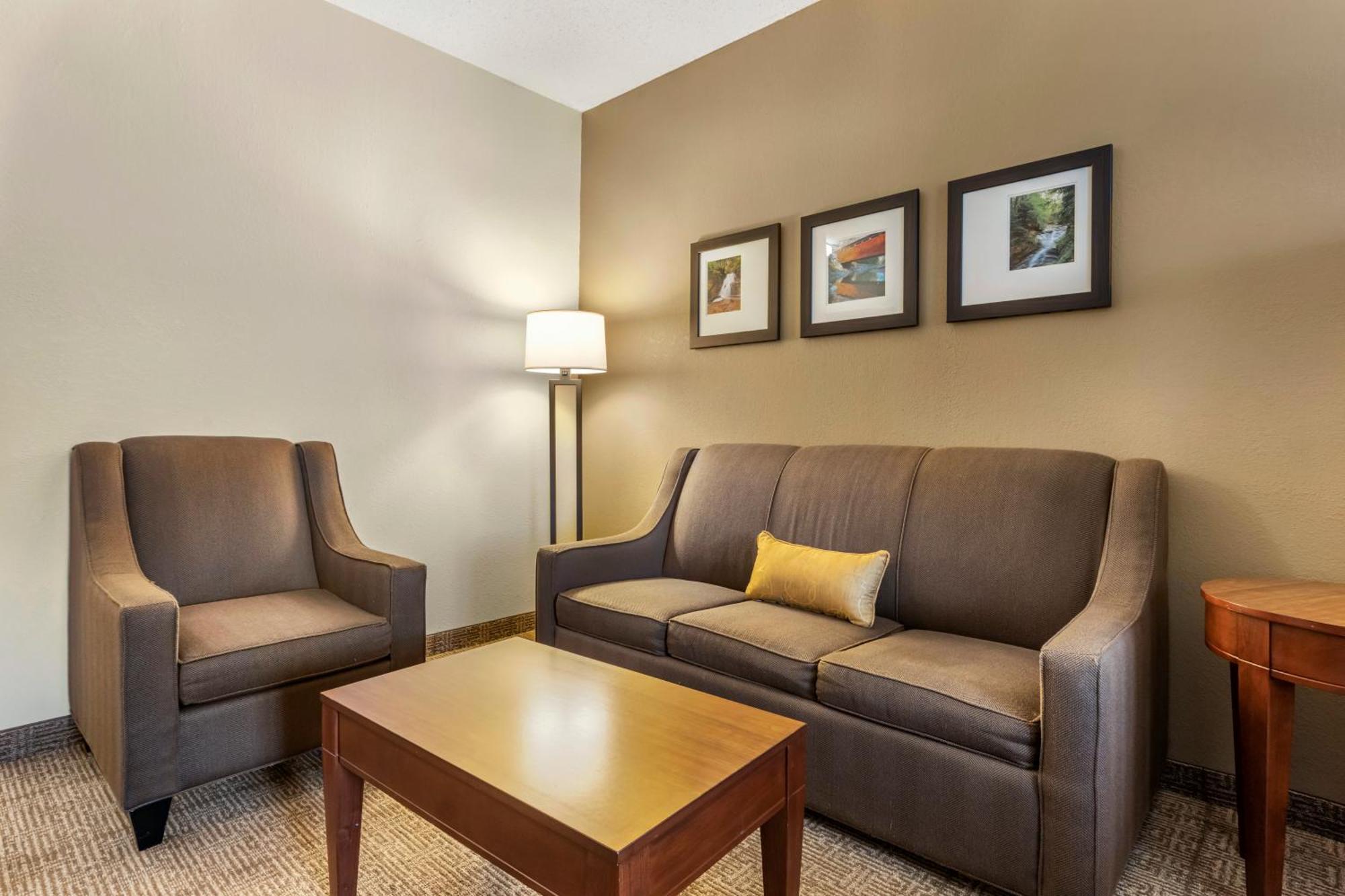 Comfort Inn & Suites Streetsboro - Kent Экстерьер фото